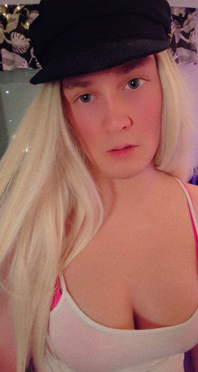 Princessbun18's tweet photo. Saturday night mood 🙃 https://t.co/ZwJN3k5RMj