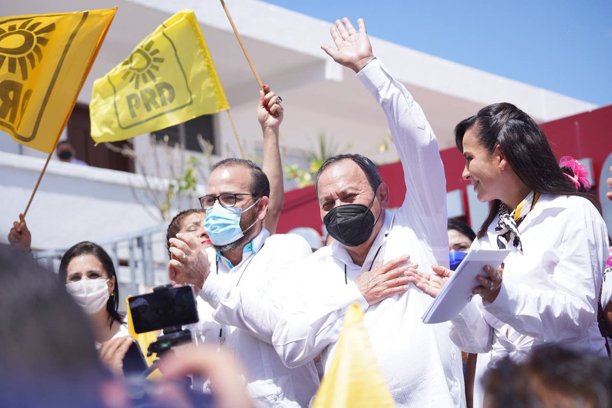 Jesus_ZambranoG's tweet photo. La candidatura de @LauFdzOficial no tuvo ninguna duda para el @PRDMexico, nos hemos declarado un partido feminista y por supuesto estamos orgullosos de  tener una   mujer como nuestra candidata al gobierno de #QuintanaRoo. #Chetumal @AccionNacional https://t.co/Ib1PD80U0S