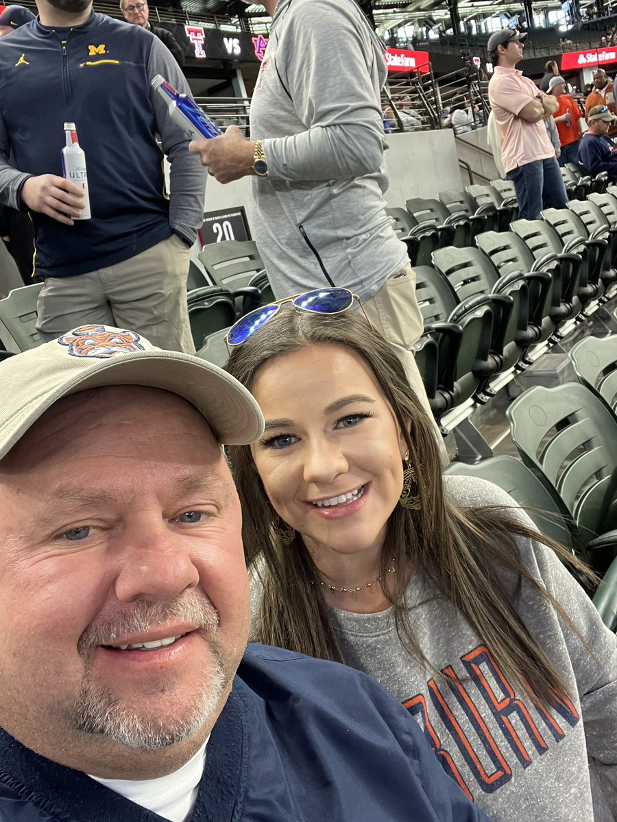 MikeChilcoat's tweet photo. At @GlobeLifeField with @taylor_chilcoat for @AuburnBaseball https://t.co/hvC8ELdTlK