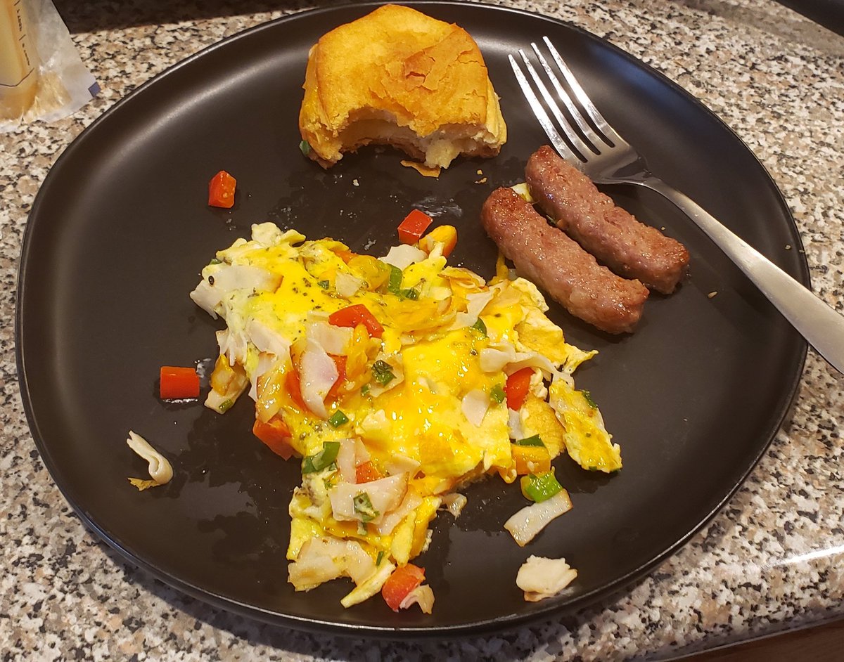 Breakfast for lunch. The omelette didn't turn out looking great, my goodness did it taste good. 

#lunch #omellete #Cooking