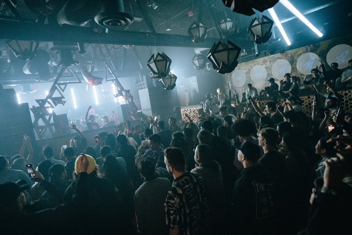 swavesound's tweet photo. Party party🍾

📸📸 @stevenGvisuals https://t.co/eOhefU4Y2w