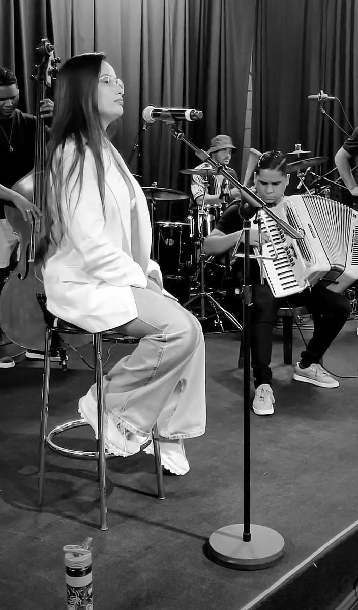 mariilsdm's tweet photo. Minha cantora ❤️ https://t.co/Gxq2IMI7hL