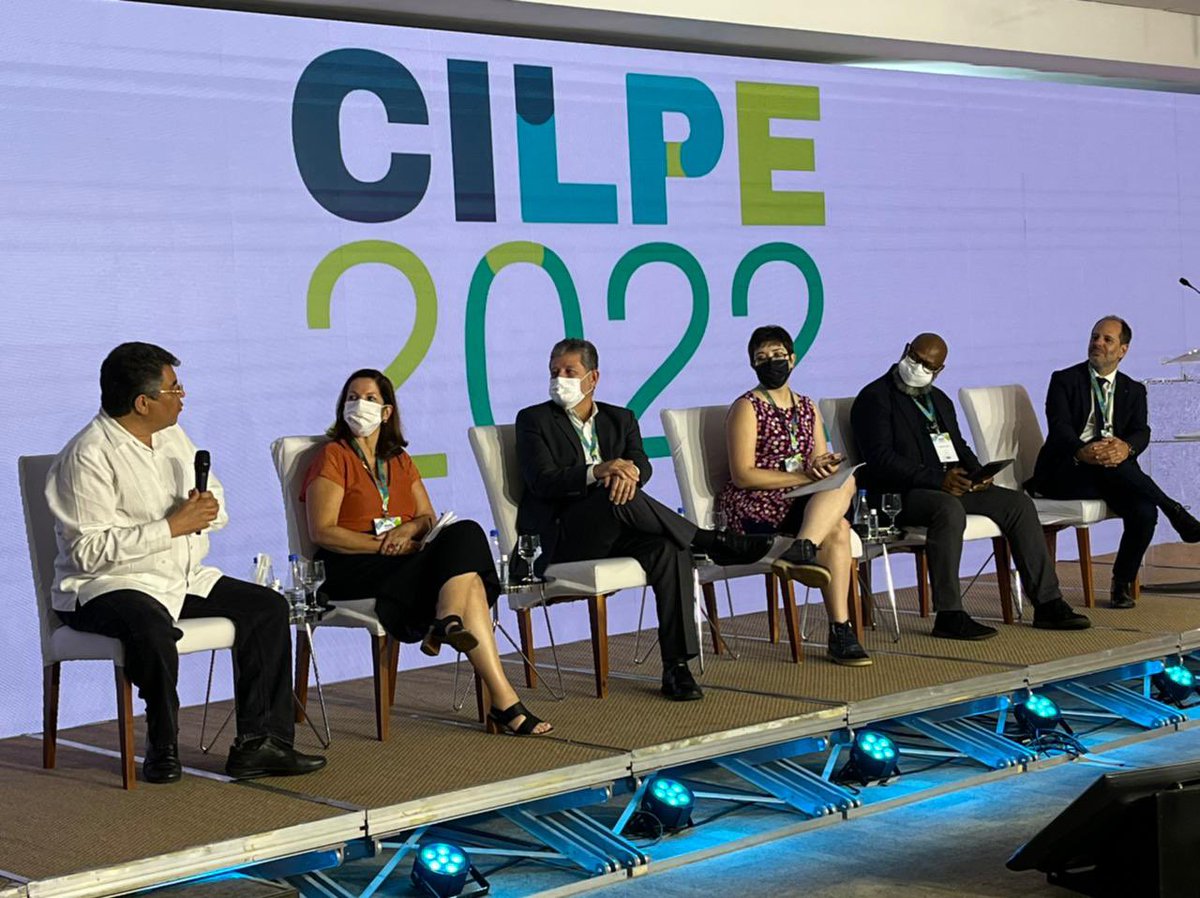 Volver a los aeropuertos…Después de tanto zoom, tanto “encuentro y charlas en plataformas” no hay como una reunión presencial y un intercambio intercultural real. Gracias @EspacioOEI por hacerlo posible.