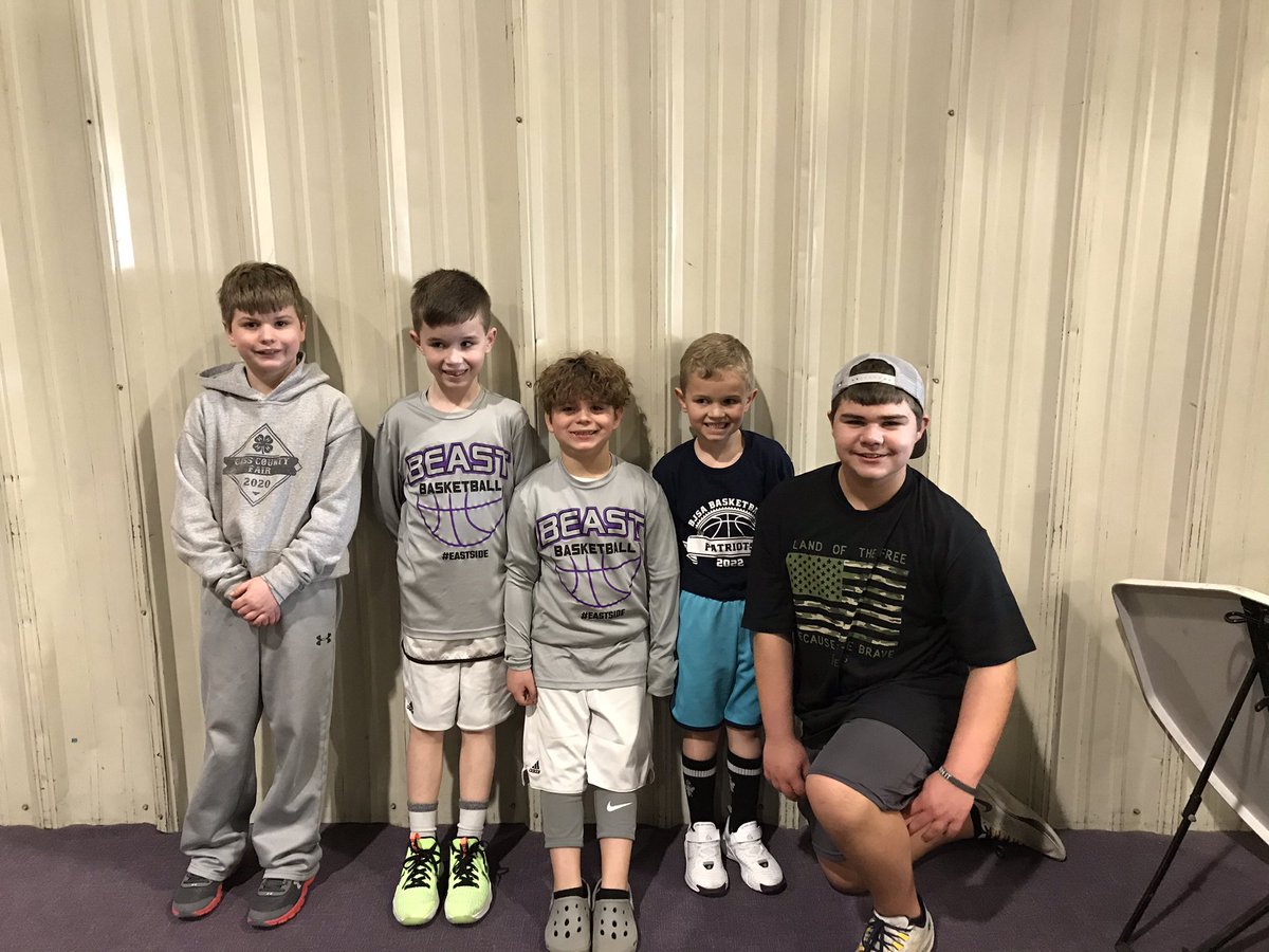 KTFiala's tweet photo. I am a firm believer about role models and how you never know who looks up to you. This morning we surprised a little @BeastYouthHoops brother and watched his 3v3 game @BjsaBellevue. He adores Fierce. He looks up to Fierce. #futurebeasts #rolemodels #ouryouthisimportant https://t.co/o52TrKbtXM