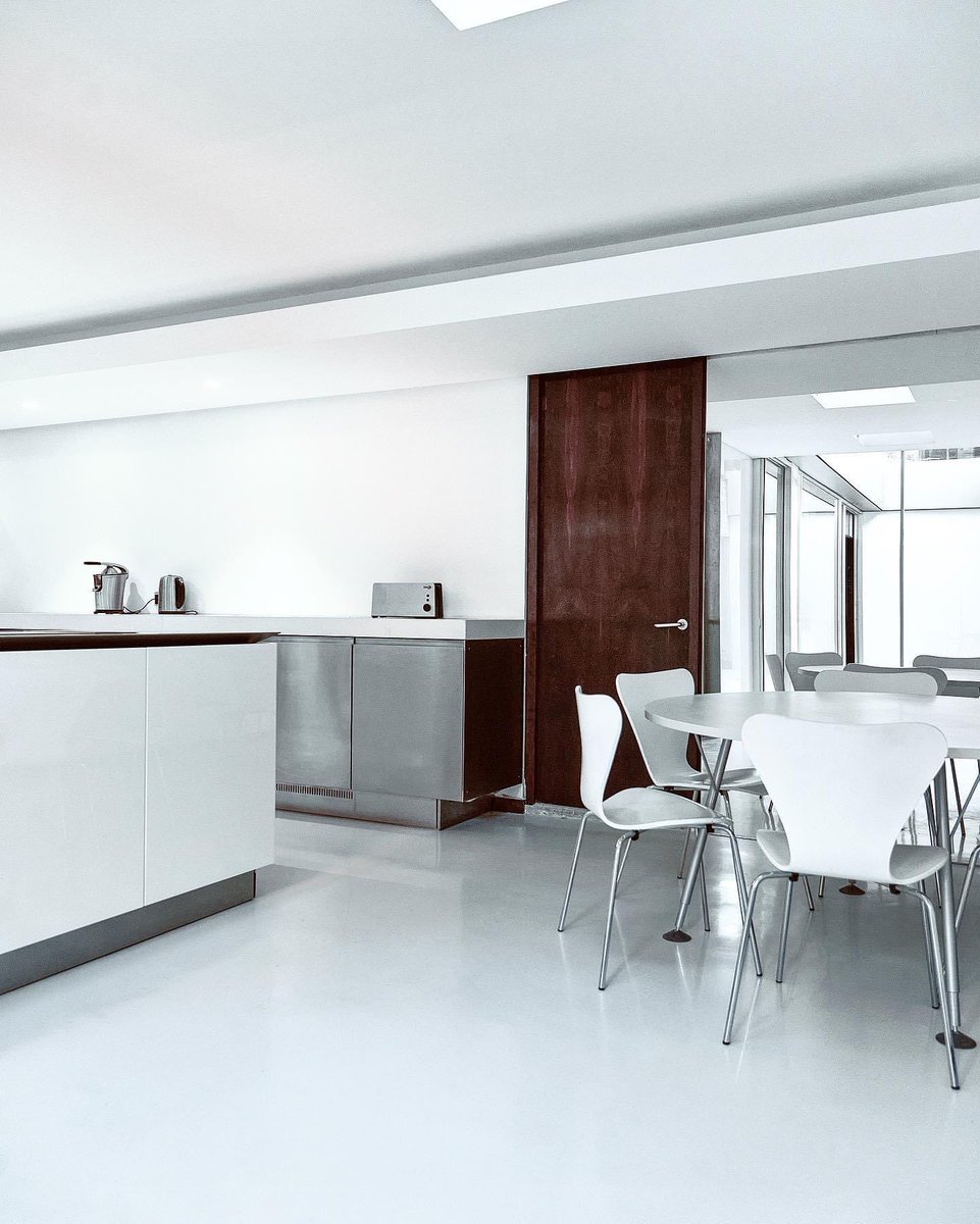 Kriscorti's tweet photo. Deco #Betonlook es un sistema a base de resina de poliuretano
Se caracteriza por ser un pavimento sin juntas, de fácil mantenimiento e impermeable
@RCRDecoEsp 
#pavimentoscontinuos #rcrdeco #suelosdecorativos #resina #poliuretano #diseno #arquitectura https://t.co/GYFMfrztp9