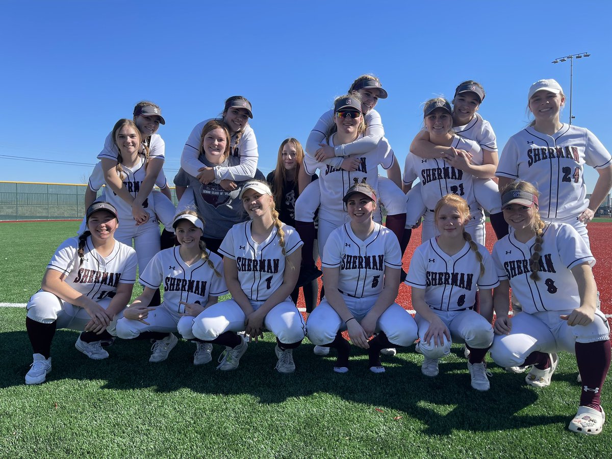 SHLadyCatSB's tweet photo. You can call us the Platinum Consolation Champions! Lady Cats got a big 4-3 win over a tough Frisco Memorial! ♥️🐾🥎 #ACEit #WeWillWin #LadyCatsSoftball https://t.co/fCGcYdumX2