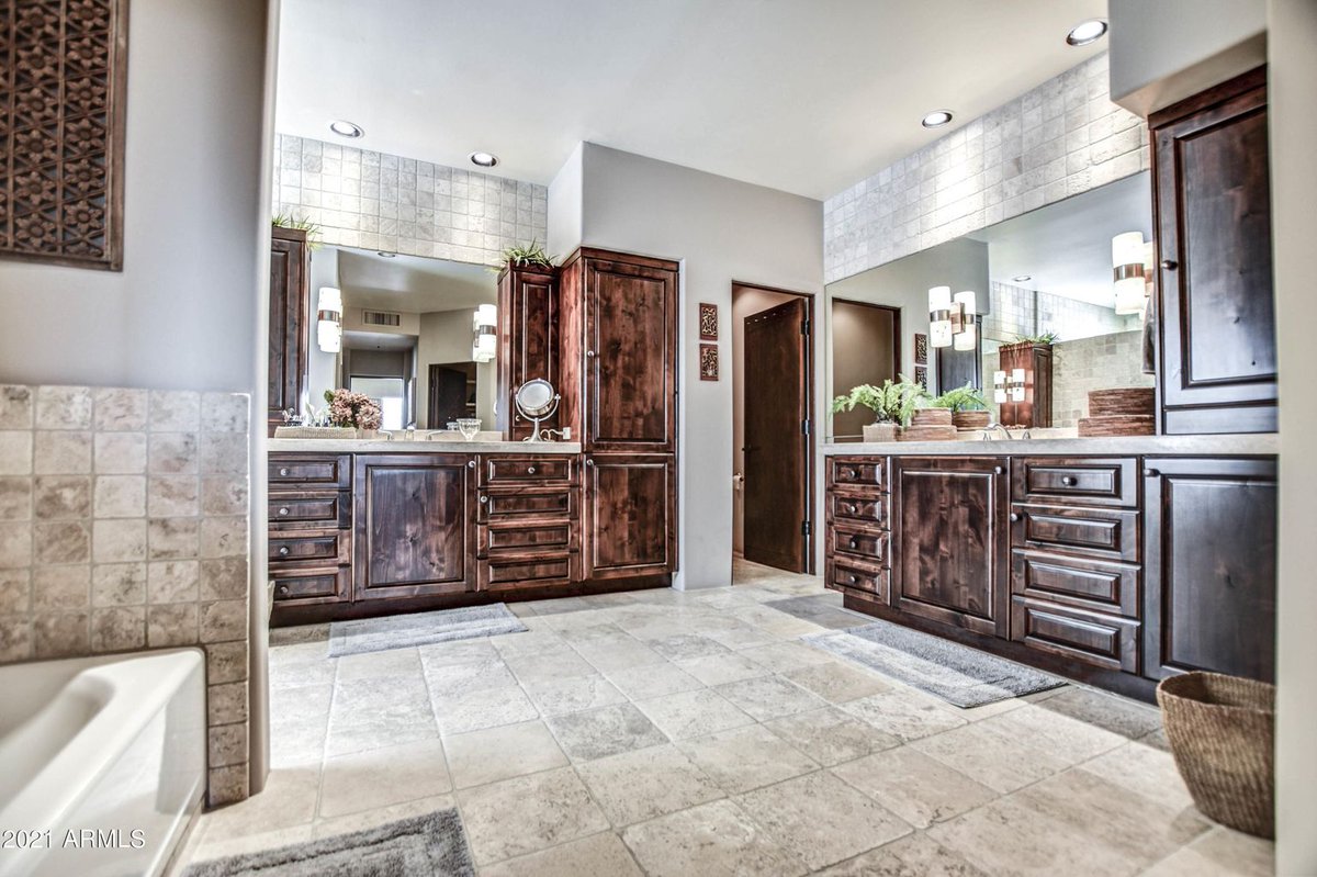 homesalesphx's tweet photo. Wood is an amazing material as it’s eco-friendly, rich-looking, and brings coziness and warmth to any space. 🤩
How do you like it in this bathroom? 🤔 https://t.co/Fg3gVKpCsL