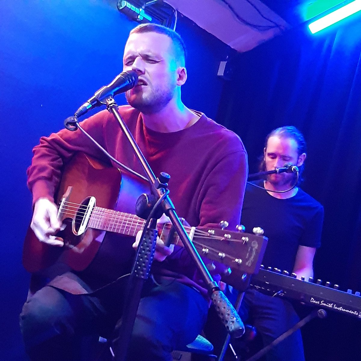 wakemewhenifall's tweet photo. Home from an awesome day down in Nottingham..
@whiteliesmusic @RoughTrade #Nottingham #Asitrynottofallapart #promos
An absolute joy and pleasure as always to see and meet these guys! Played a brilliant stripped back live set of new and old. Very intimate and special ❤ https://t.co/hnTUNCqcj0