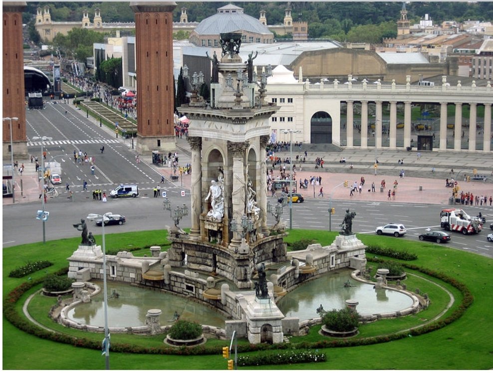 VicenGracia's tweet photo. 7 anys Colau , 
Laberint d'horta, plaça espanya https://t.co/duhTPEXJBn