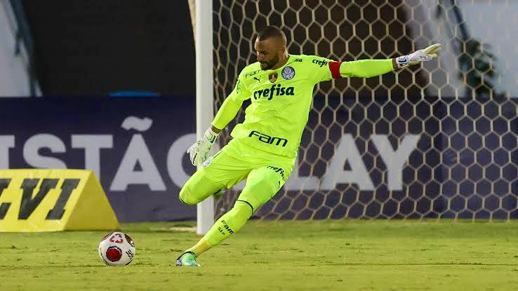 Sofascore Brazil on X: 🔎 Weverton 🆚 Éverson na @LibertadoresBR 2021:  Jogos: 9 - 10 Gols sofridos: 4 - 3 Defesas: 26 - 33 Defesas difíceis: 7 -  11 Bolas defendidas: 87% 