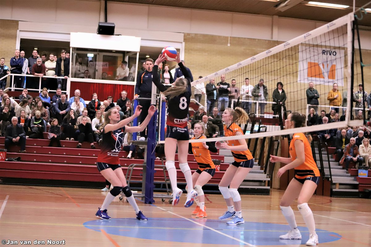Foto's met publiek van <a href="/rivorijssen/">Rivo Rijssen</a> D1 - <a href="/Krekkers/">v.v. Krekkers</a> D1.
Hoe leuk is dat!
Morgen op <a href="/VizierOpVolley/">Gerard Heerink</a>