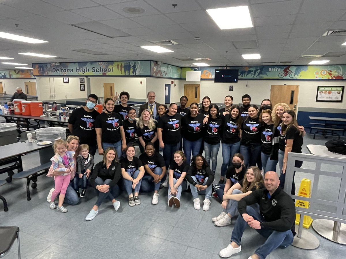 deltona_hsa's tweet photo. We had a great morning hosting our annual pancake breakfast! Thank you to everyone who came out to support us 🥞💙 @DHSHappenings https://t.co/GcGduWyBXS