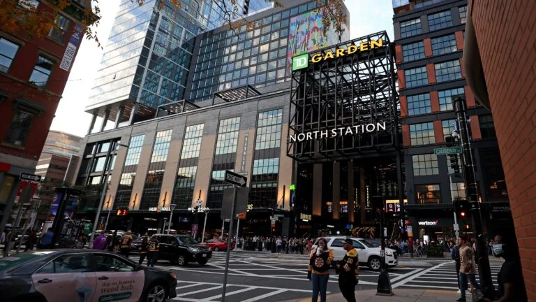BostonDotCom's tweet photo. TD Garden will not require proof of vaccination starting Monday https://t.co/8NatR5vGey https://t.co/j8MA1bfBjM