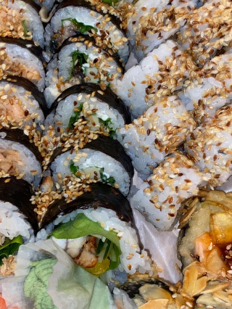 parisandior's tweet photo. i need a sushi night right now https://t.co/qOW69xSgh4