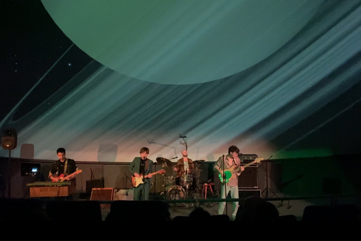 _wimjager's tweet photo. Een ongewoon optreden op een ongewone locatie (DOT in Groningen), The Vices doen dat gewoon. Het levert een hoogst vermakelijke show en spectaculaire beelden op. Fijn dat het weer kan, concerten bezoeken. En dit was een mooi begin. https://t.co/IglCG7sCth