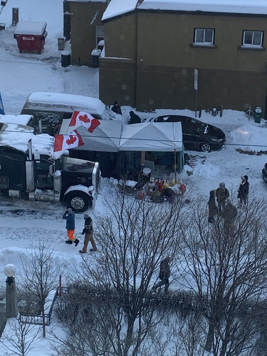 lfd_ott's tweet image. Looks like the encampment at Kent and Nepean is finally - if slowly! - being dismantled. Buh-bye! Don’t come back! #OttawaOccupation #Ottawa #OttawaOccupied #TruckersGoHome