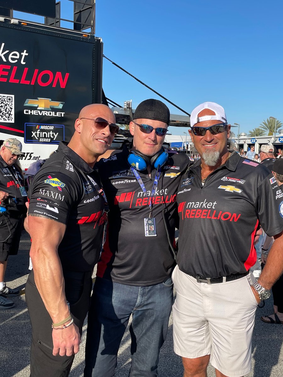 petenajarian's tweet photo. Look who is in the house. @MarketRebels @rallyforvalor @TheRock https://t.co/6CG60zVXtT