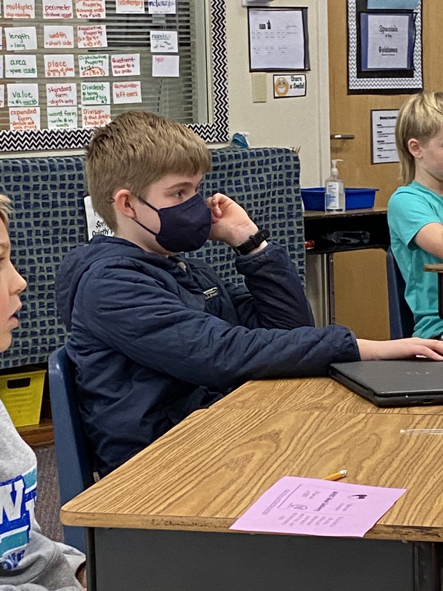 KingKellyTeam's tweet photo. Civil War presentation from the expert, Mrs. Meendering!💕🇺🇸 We loved learning the life of a soldier. #groWHere https://t.co/wFpgLH4lnL