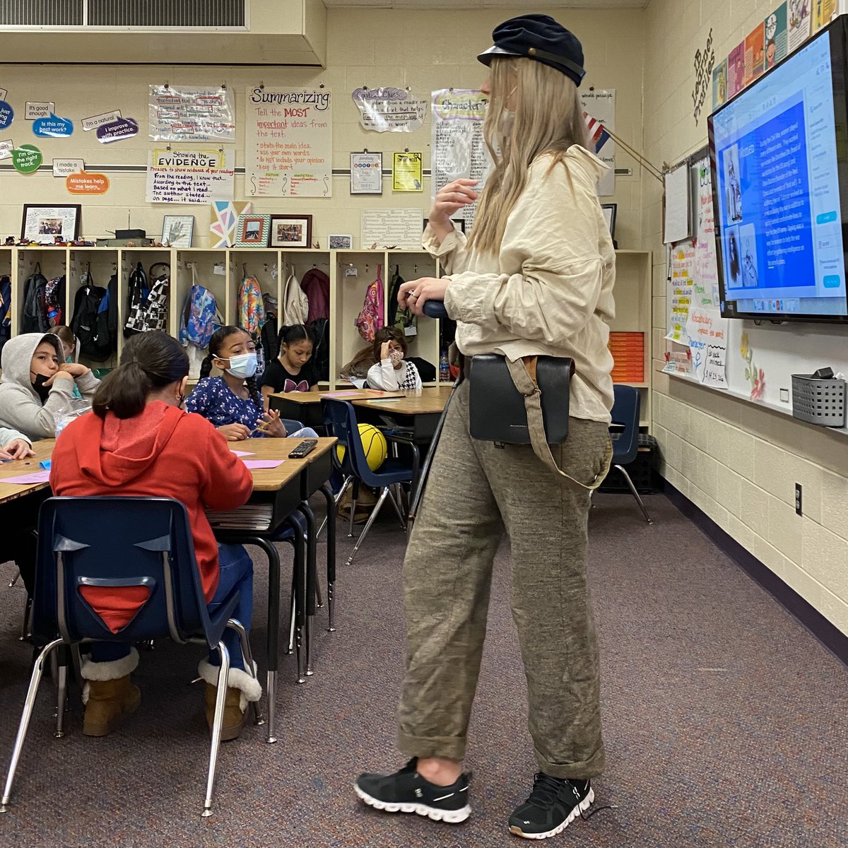 KingKellyTeam's tweet photo. Civil War presentation from the expert, Mrs. Meendering!💕🇺🇸 We loved learning the life of a soldier. #groWHere https://t.co/wFpgLH4lnL