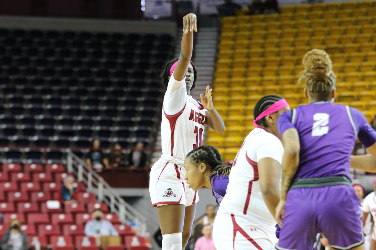 NMStateWBB's tweet photo. @FamaaMaame The shot ➡️ the CELEBRATION!🙌 https://t.co/OCWzeBQ3wB
