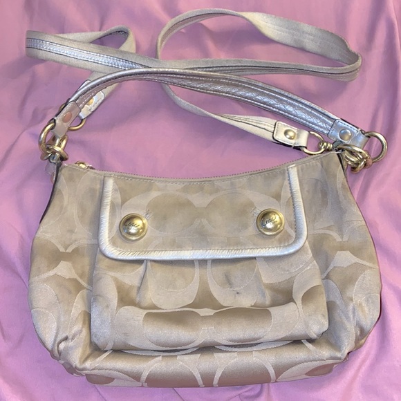 DawnRybloom's tweet photo. So good I had to share! Check out all the items I'm loving on @Poshmarkapp #poshmark #fashion #style #shopmycloset #coach #katespade: https://t.co/qtddgBkGFb https://t.co/btr5oPLkrl