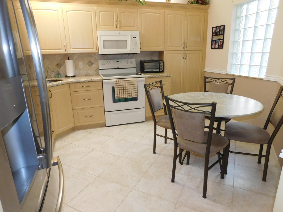 Fall in love with this 3 BD/ 2 BA in Boynton Beach. Call, text or direct message me for more info.  cpix.me/l/138627578