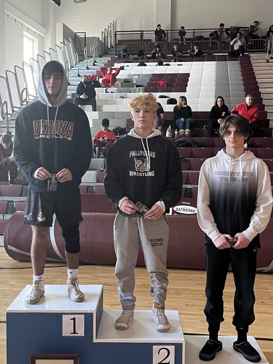 Congratulations to Derek Bernardino (132) District-10 Champion! 🥇