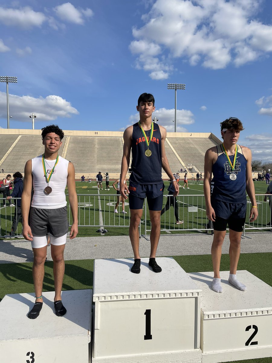 jehs_track's tweet photo. Congrats to Victor Salina for getting 1st place in the 110m Hurdles at the 9th Annual McAllen Invitational! This is his second gold medal of the day 🔥🔥 https://t.co/eveVQJgh2b