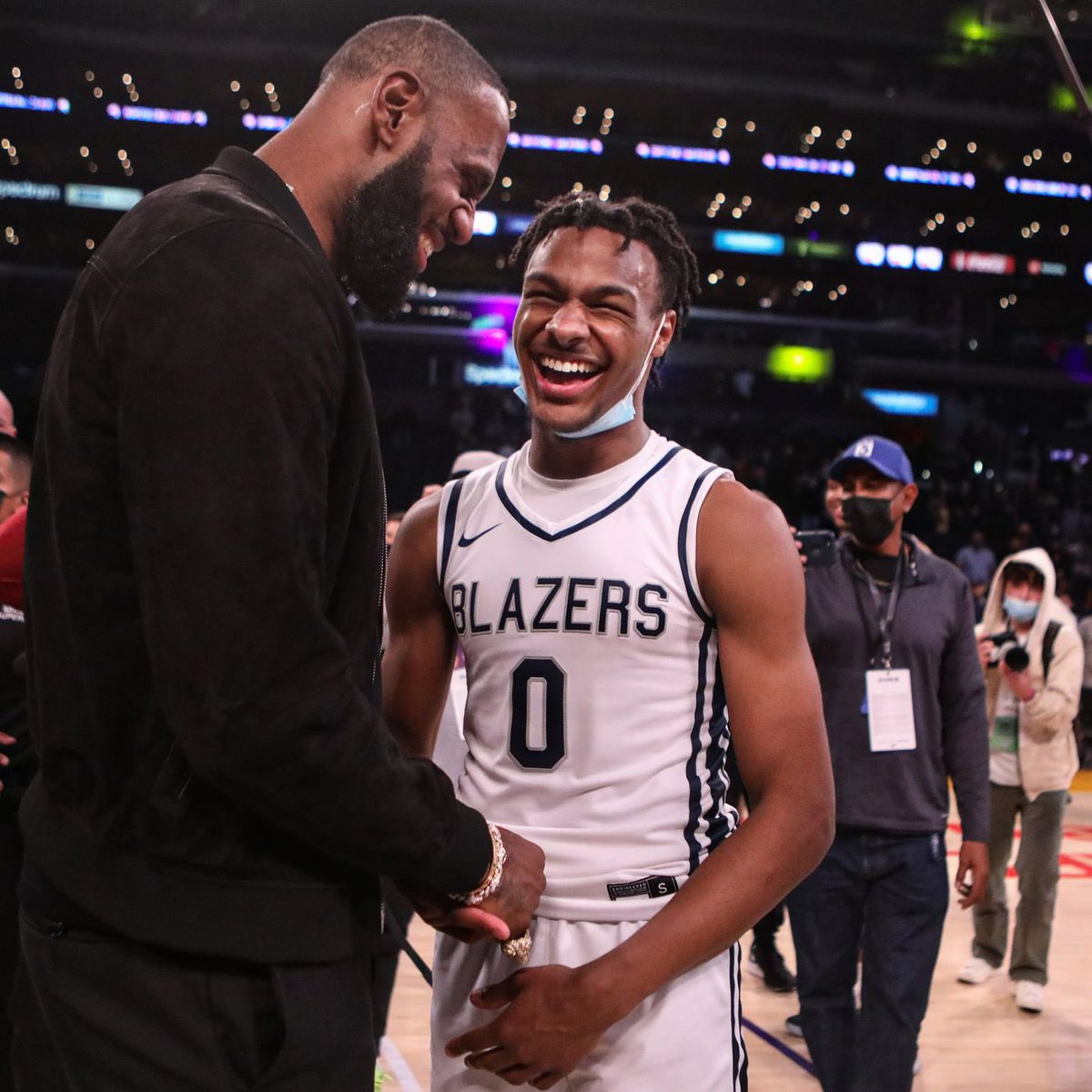 TheDunkCentral's tweet image. “My last year will be played with my son. Wherever Bronny is at, that’s where I’ll be. I would do whatever it takes to play with my son for one year. It’s not about the money at that point.”

- LeBron 👀

(Via theathletic.com/3138844/2022/0…)