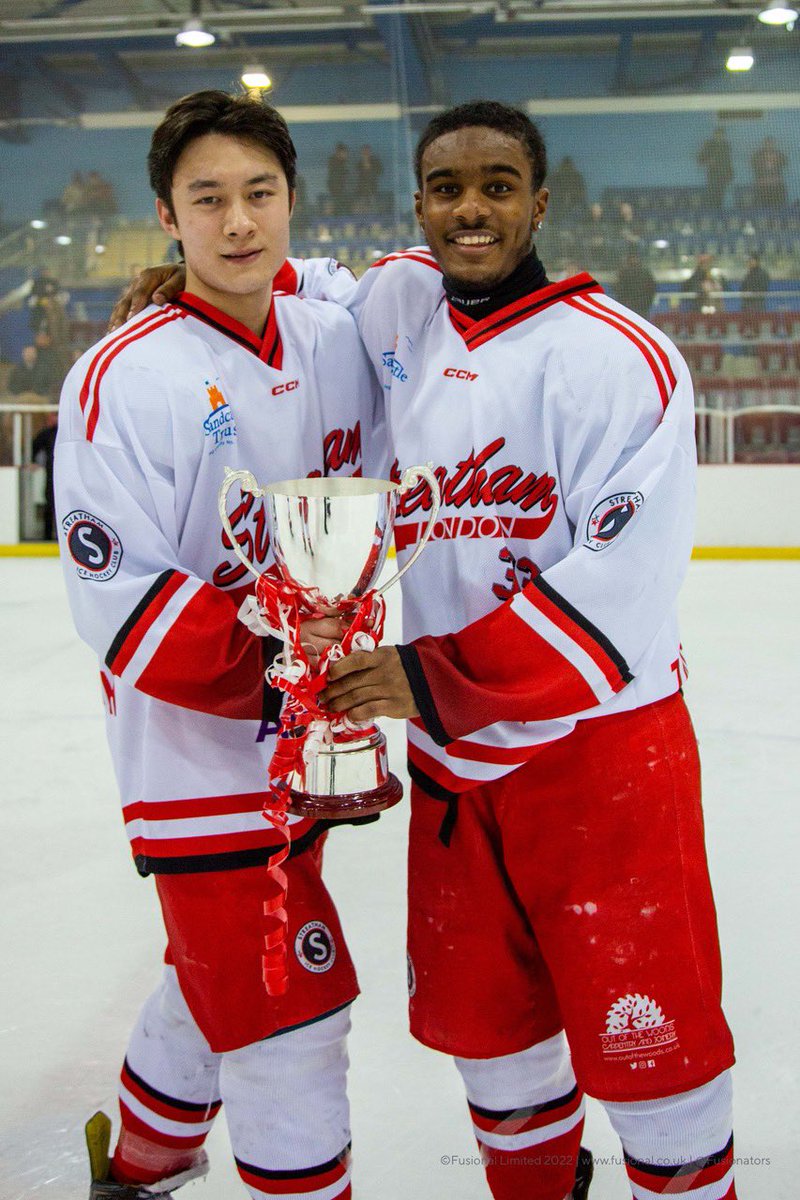 StreathamHockey's tweet photo. Things we LOVE to see. Former Streatham juniors now lifting trophies with the senior team 🏆 #sw16 #SouthLondonProud https://t.co/vQSRQjGu88