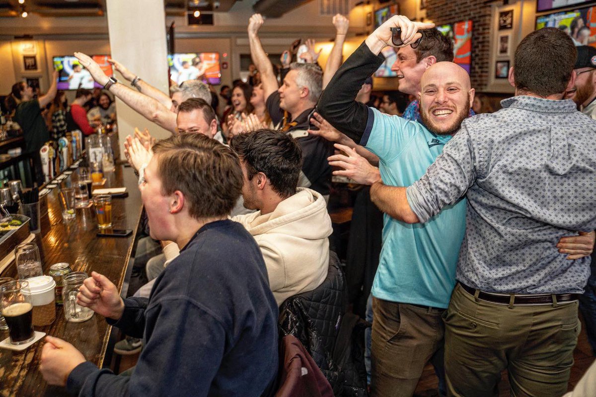 Typeonephoto's tweet photo. Jubilation at Founding Fathers bar in Philly today as Tottenham beat Man City with a Harry Kane goal in the 94th minute.. #COYS
.
.
.
#typeonephoto #coys #spurs #phillyspurs #tottenham #tottenhamhotspur #phillysoccer https://t.co/YOnyijqC5l