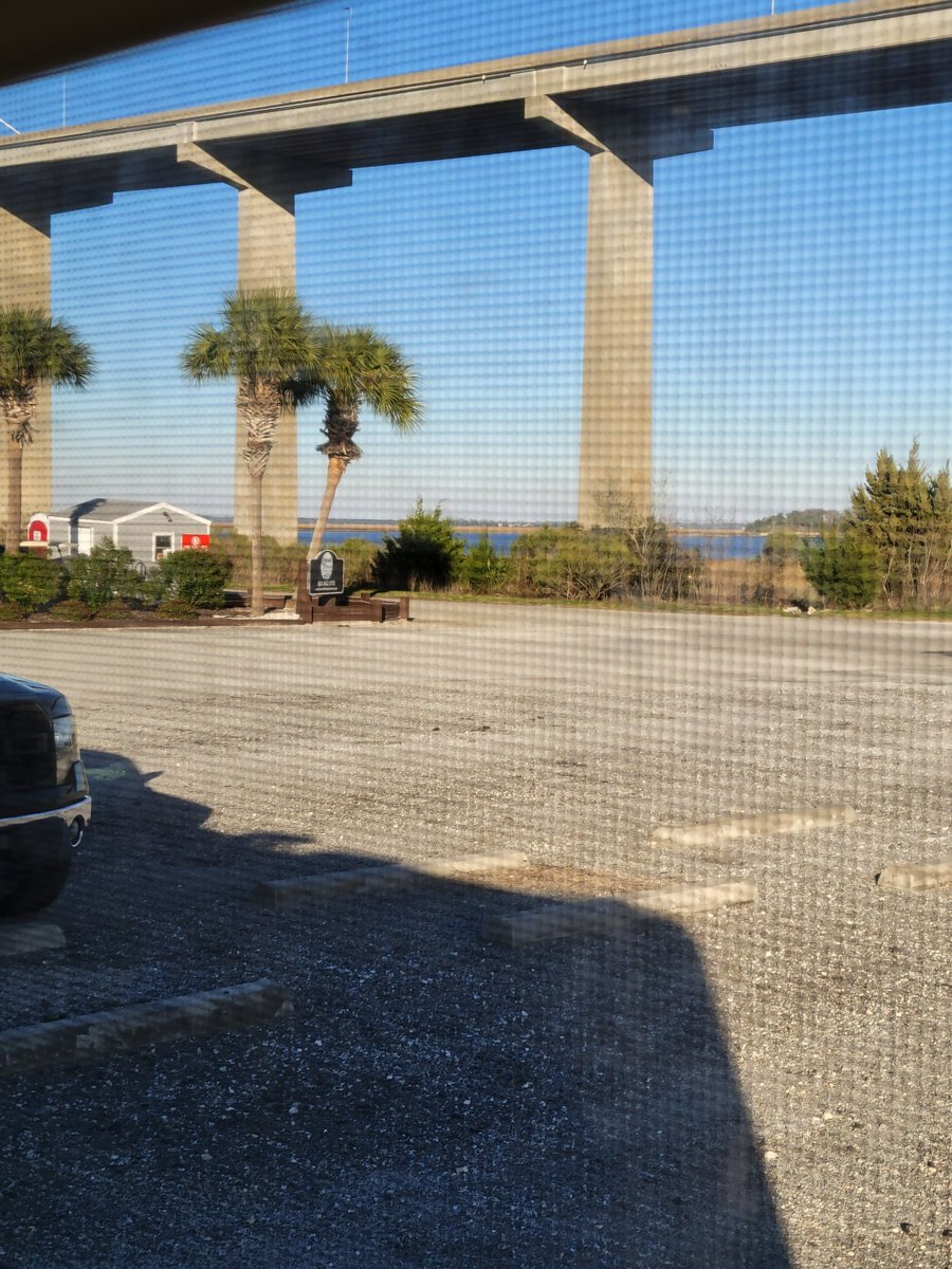 Janet_Roessler's tweet photo. #guesswherethisis #adventuresofthegoldenturtle #gonerving #boondocking #peacefulwaterfront https://t.co/41p22qcGYW
