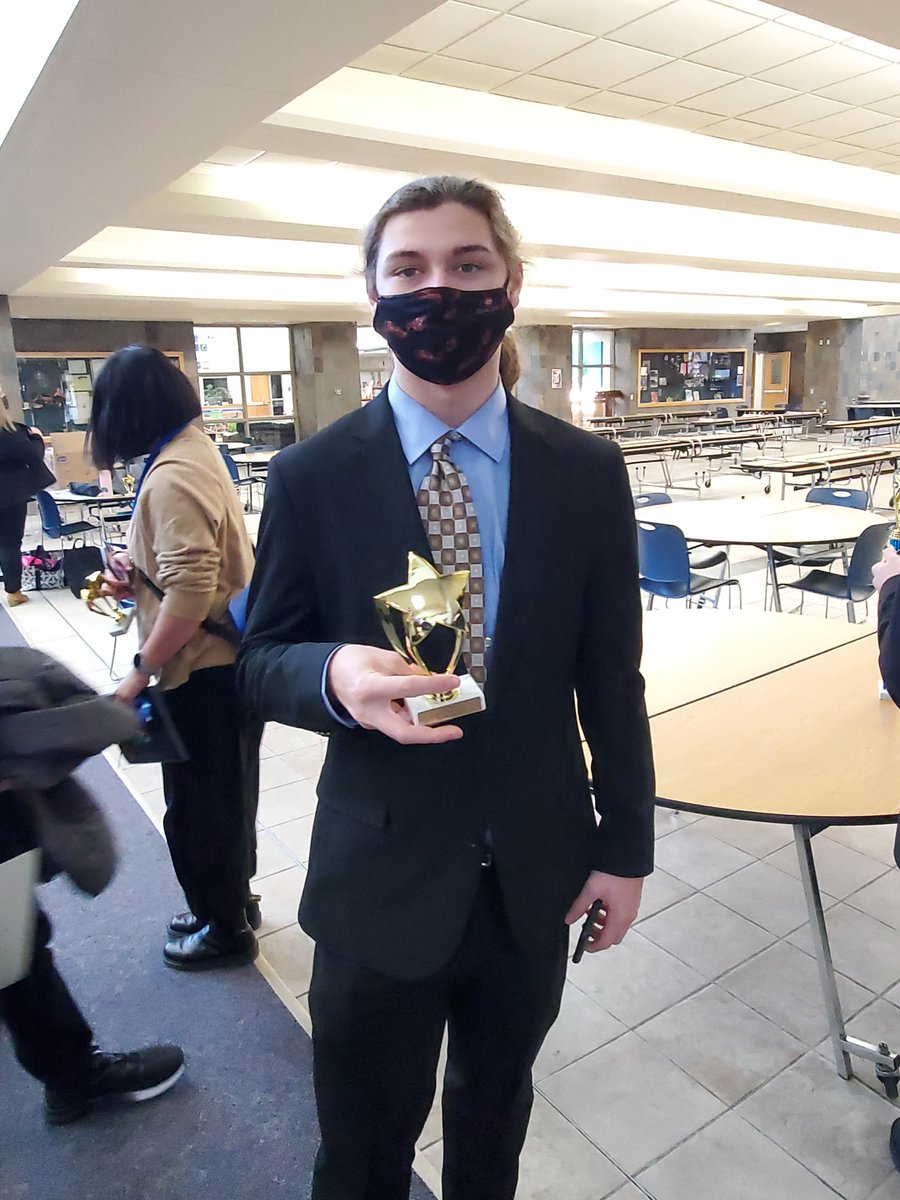 SP4n6's tweet photo. Sauk Prairie finishes 1st in the small team division at the @LodiHSForensics  tournament with 10.82 points per entry!  Sophie finishes 2nd in demo and 6th in extemp, Austin is tounament champion in extemp, Isaac finishes 2nd in Extemp, Max places 3rd in Moments in History!!! https://t.co/AV5aaUX59m
