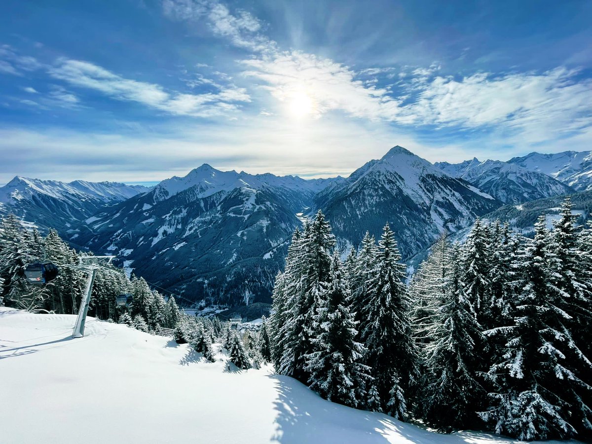 AGraffin's tweet photo. A great week on the slopes! ⛷🎿❄️#Finkenberg #Mayrhofen #Austria https://t.co/1Ju2uh7A60