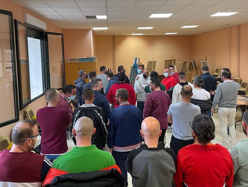 HdadMacarenaVal's tweet photo. En el día de hoy se ha llevado a cabo la igualá del paso de Palio de nuestra Hermandad y se ha informado acerca de los días de ensayos.
Al término de la misma se ha tenido un momento de oración frente a nuestra madre, la Esperanza Macarena. https://t.co/jz8Vr2LZRu