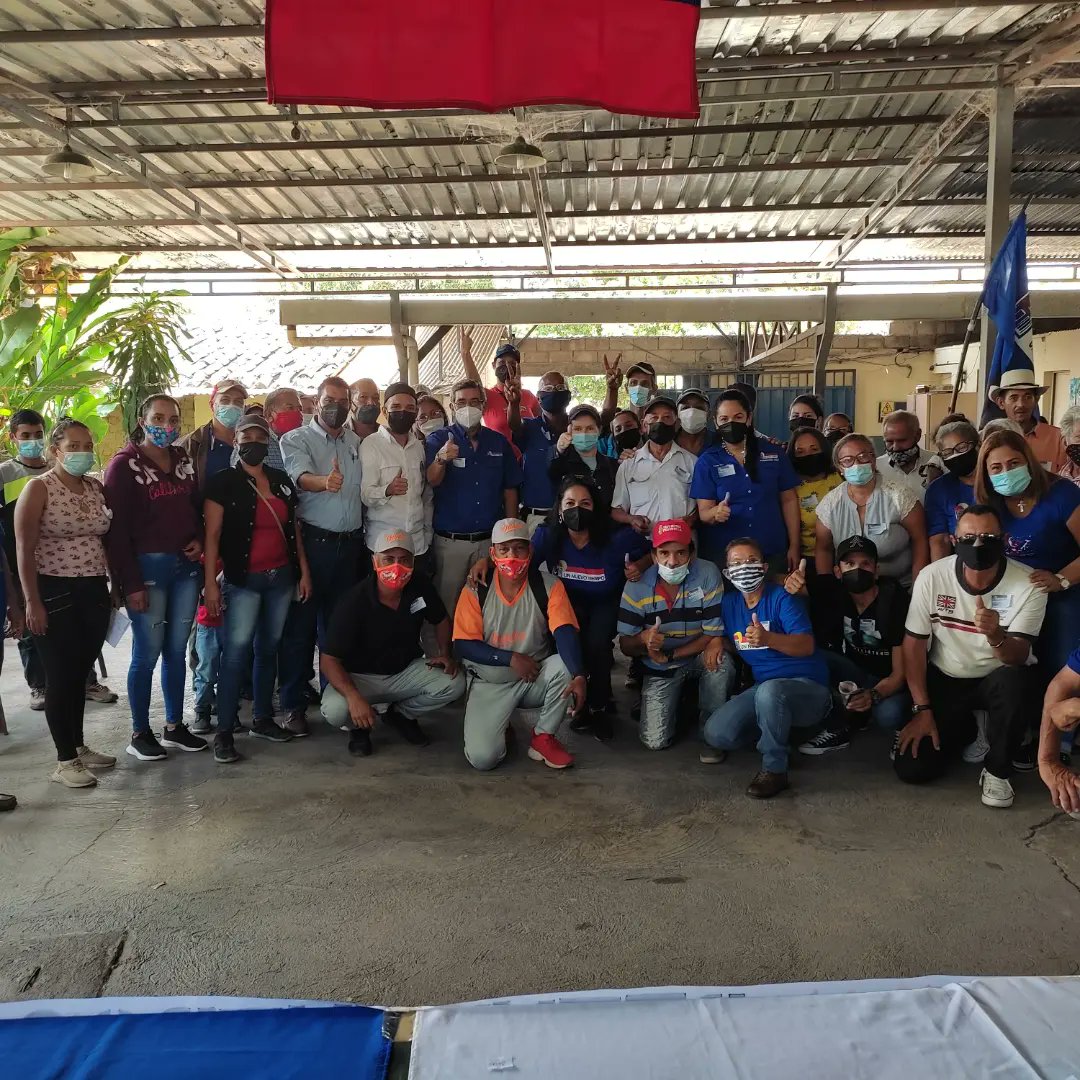 guillerpalacios's tweet photo. #19Feb Compartimos con dirigentes y militantes de @partidoUNT @UNTMoran, de diferentes parroquias, quienes expresaron su adhesión a los programas para relegitimar las estructuras y trabajar en la construcción de plataforma unitaria para derrotar #regimen @NicolasMaduro https://t.co/VMxHTbZWJY