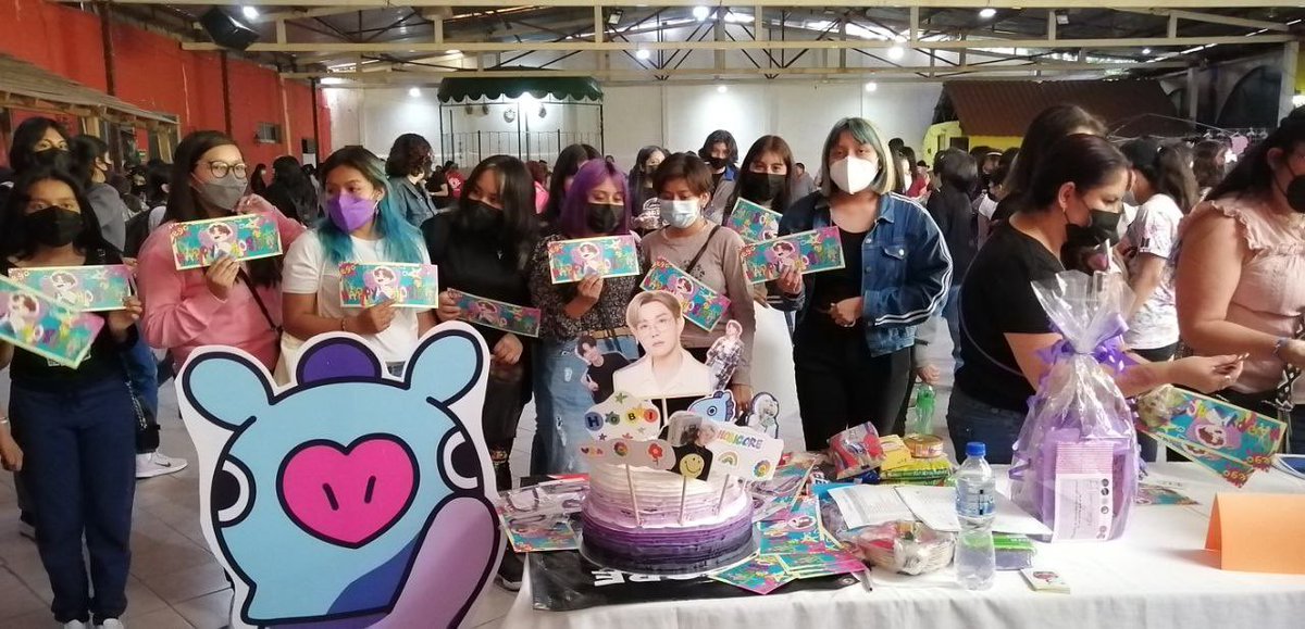 BTS_BeyondTheS_'s tweet photo. 💜| Actualizando … Army ~ 💫
Les compartimos esta chulada de foto! Armys de la sección de festejo del cumpleaños de #HOBI en la EXPO KPOP OAXACA MÉXICO ☀️
Armyyyyyyy! fighting!! ⭐️
#BTS #ARMY #JHOPE
#EXPOKPOP
@BTS_twt
@BTS_ARMYsOaxaca
@expo_kpop
@ArmyFearlessly https://t.co/Y9yoXqzlmc