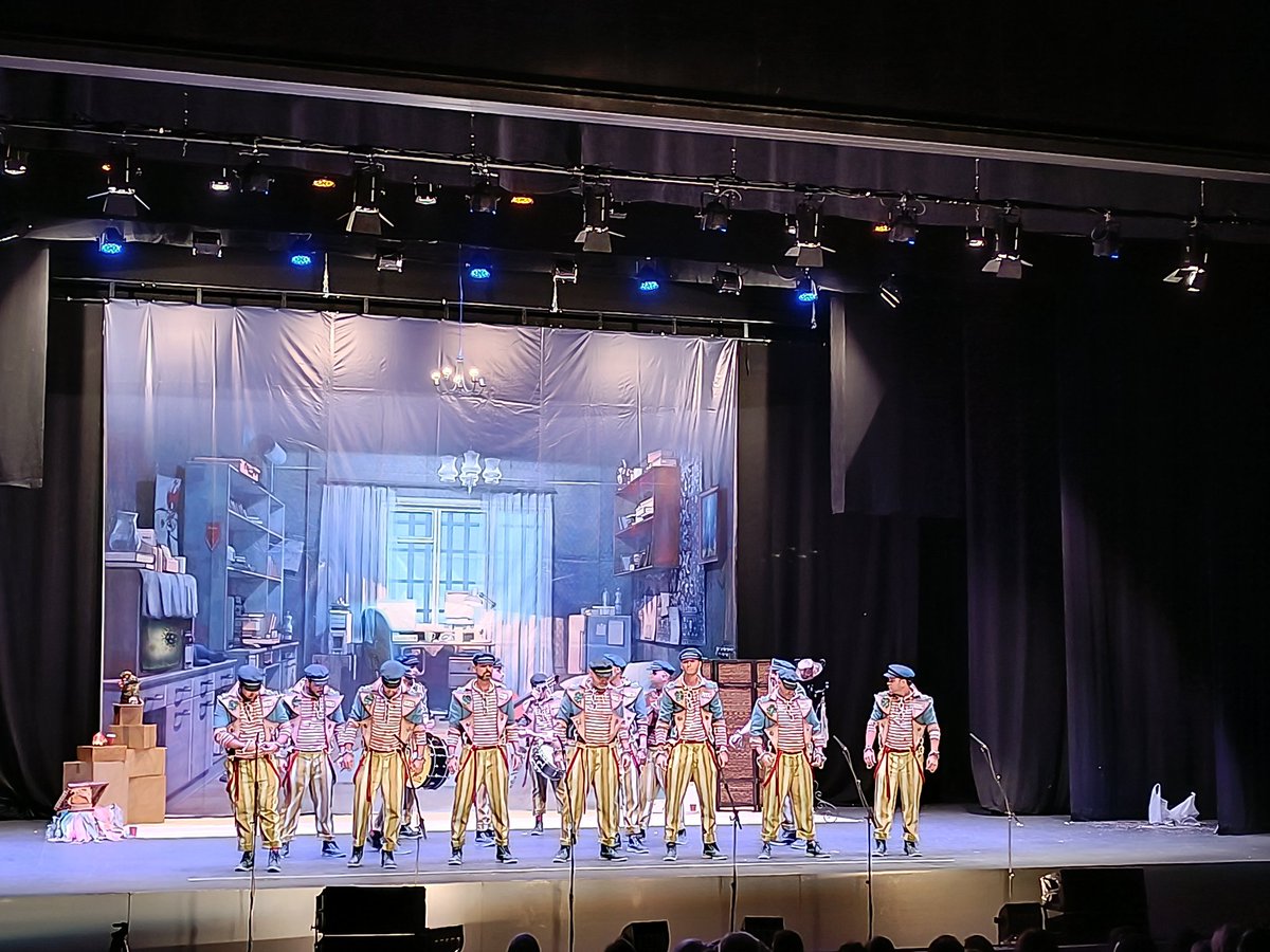 Tras el descanso llegan <a href="/compyapvo/">Los Obedientes</a>, Los Obendientes comparsa desde Peñarroya, nos vienen a sorprender con un tipo elegante unos presos de la vida que comienzan su actuación rompiendo sus cadenas de la sociedad con sus pensamientos #CarnavalTVEX🎭