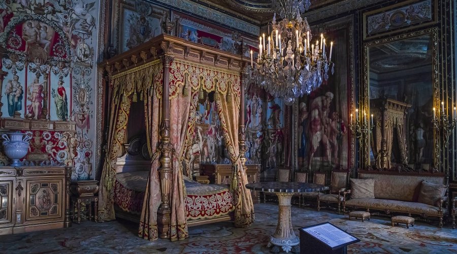 Estoy sintiendome raro, nunca sentí esta sensación tan inusual. Tengo sospechas de haber contraído el splonter, asi que procederé a hacer reposo en mi bello dormitorio