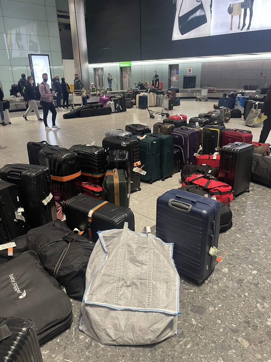 tonyprod77's tweet photo. Baggage chaos at Heathrow. Baggage can’t be delivered after flights have arrived. Hundreds of passengers being asked to complete forms and hope luggage will be delivered later. #Heathrow #baggagechaos https://t.co/MMP4ZTyklf