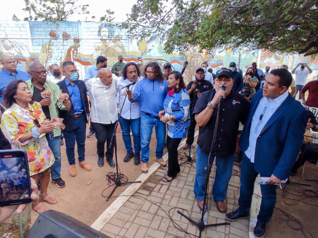VillegasPoljak's tweet photo. Además de la sesión solemne por 37 años de la siembra de #AlíPrimera sostuvimos fecundo diálogo con cantores, músicos y artistas populares participantes del Encuentro del Canto Popular que inició en #Falcón su ruta hacia un encuentro nacional en #Caracas en línea con las 3R.NETS https://t.co/MujhlIW2ko