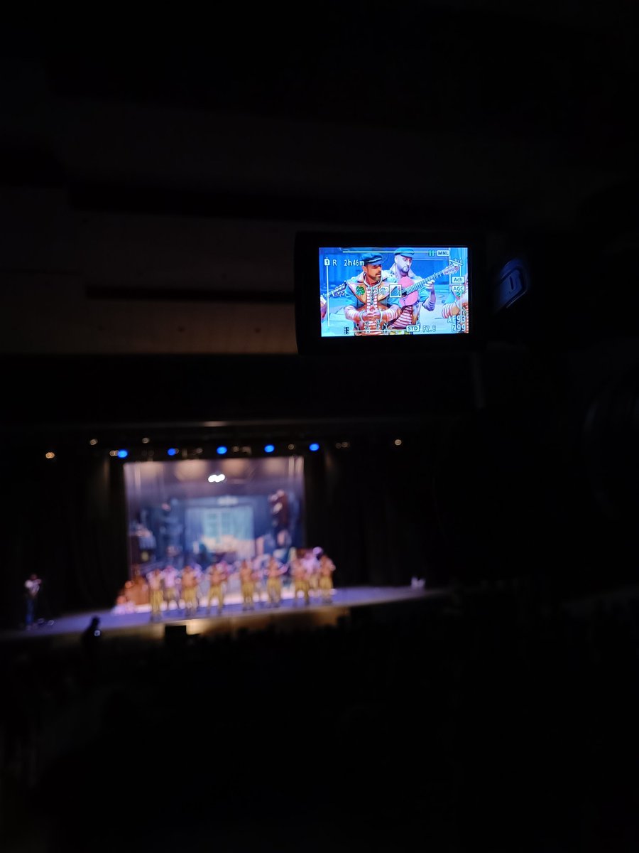 Grandes voces y canciones de crítica social por parte de <a href="/compyapvo/">Los Obedientes</a> 
Acompañado por la ilusión de los carnavales llenan el palacio de Congresos con la alegría de su estribillo dedicado a febrero #CarnavalTVEX🎭