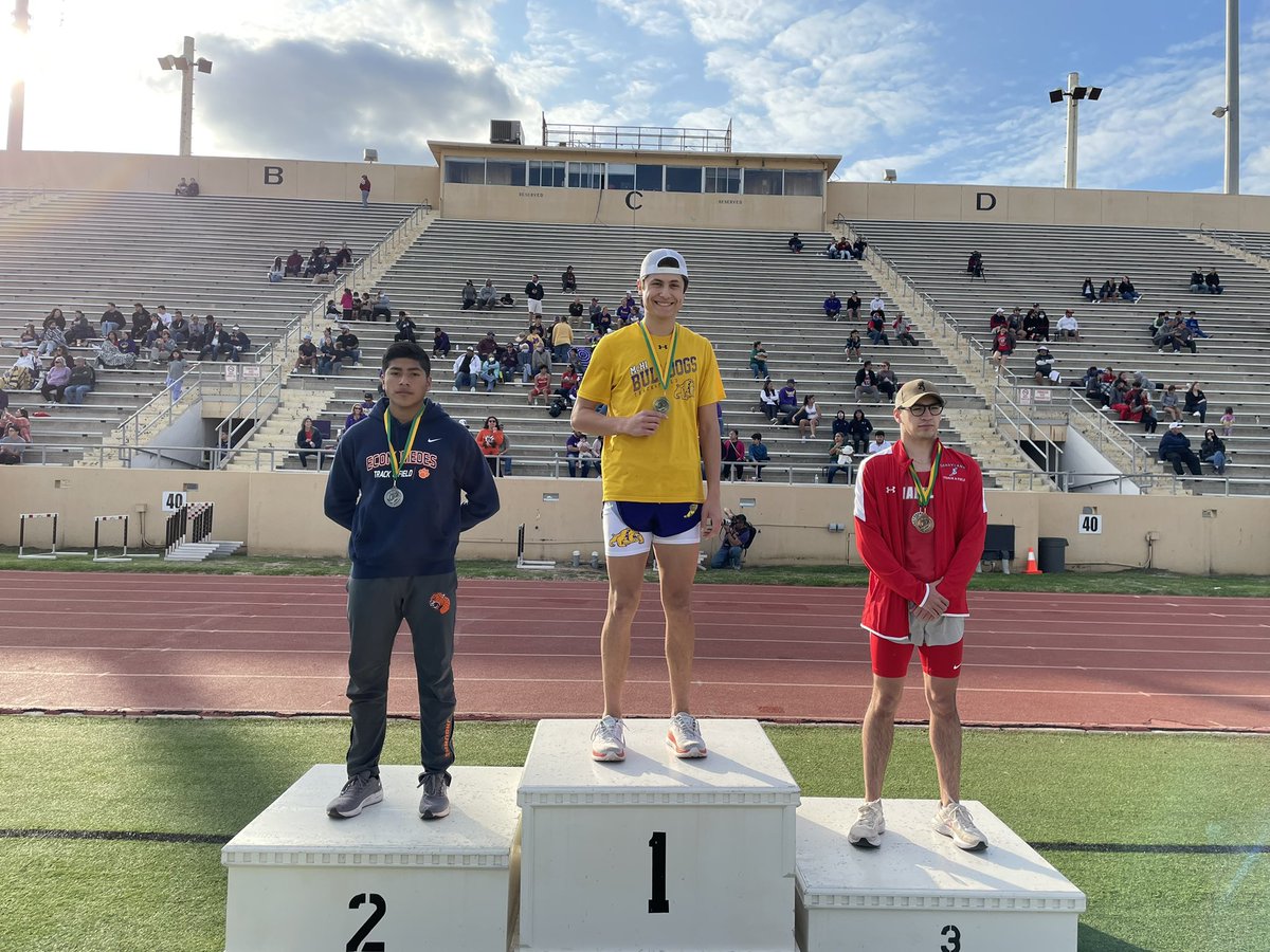 jehs_track's tweet photo. Congrats to Joel Garcia for getting 2nd place in the 400m dash at the 9th Annual McAllen Invitational! https://t.co/VoRHdGCEHz