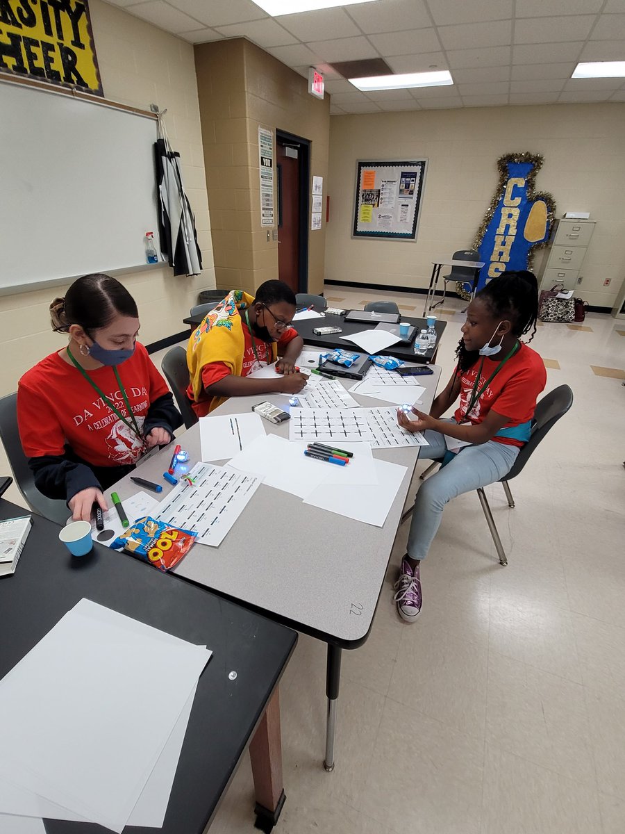 ScienceCFISD's tweet photo. Da Vinci Day success! Knights engaged in fun activities to explore and "do" science. A big Kahla shout out to my co-assistant @TeachMonjaras and Mr. Bennett who instructed one of the 8th grade activities. #EveryKnightEveryDay, @kahlams , @virgil_maddox , @Denishia_Nick https://t.co/erpXa0jpxR