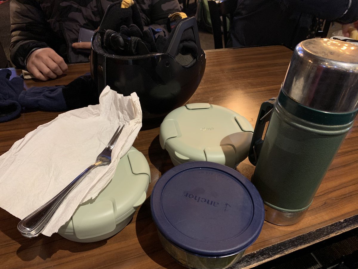luluon_theloose's tweet photo. #imperfectenvironmentalist in the wild:
First time snowboarding: bought expensive tasteless junk food & used plastic plates/utensils
Today: made quick (30mins prep time) but nutritious inexpensive food. 0 waste created.
#Reduce & #refuse waste whenever possible 🥰🪴 https://t.co/JTKfGsdL00