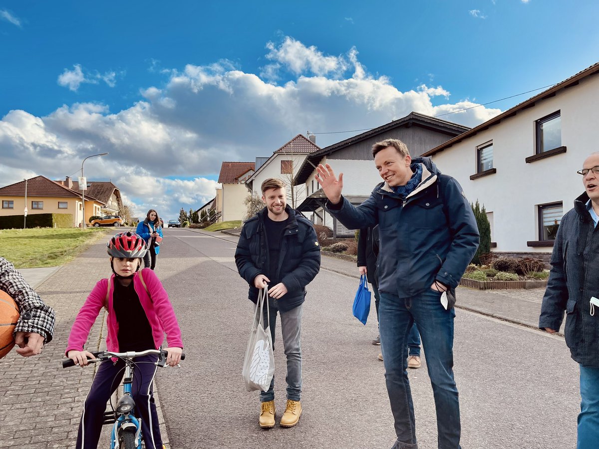 jusaar's tweet image. Von Ottweiler &amp;amp; Lebach über Primstal nach Saarbrücken: Ein langer Wahlkampftag geht für das #TobiasHansTeam zu Ende. 🚀 Das hat richtig Spaß gemacht - egal ob am Infostand o im Gespräch an den Haustüren. Mit @tobiashans &amp;amp; der @cdu_saar kämpfen wir um jede Stimme. #sogehtzukunft