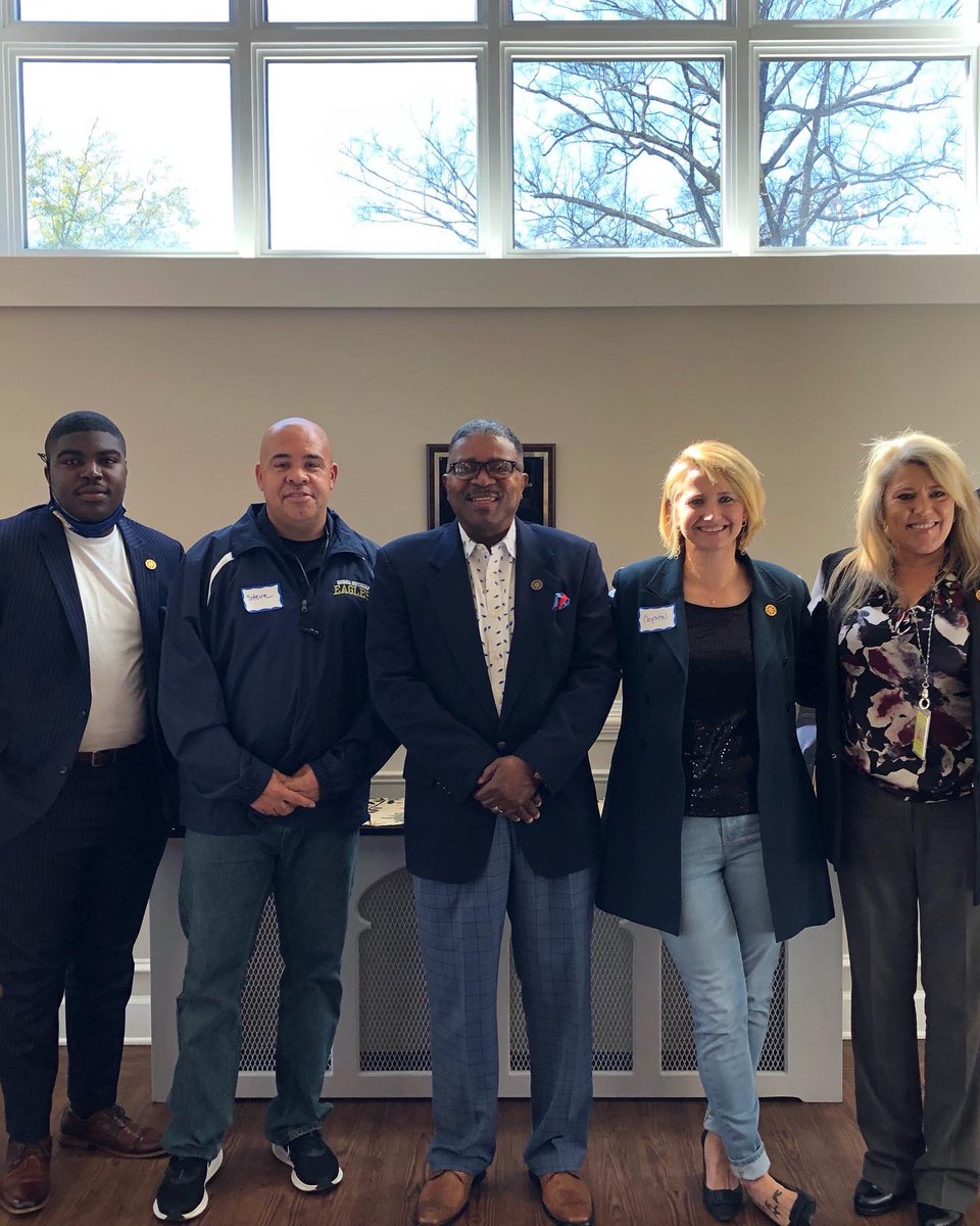 rcmarshals's tweet photo. The Marshal’s Office Captain James Sabb, and several Officers enjoyed the opportunity to speak and attend the Community in Unity event this morning at the Resurrection Lutheran Church.
#RCMOProud #MarshalRamoneLamkin
#communityinunity #cleanandsafe #onecommunity #unity https://t.co/gsb48xpFgp