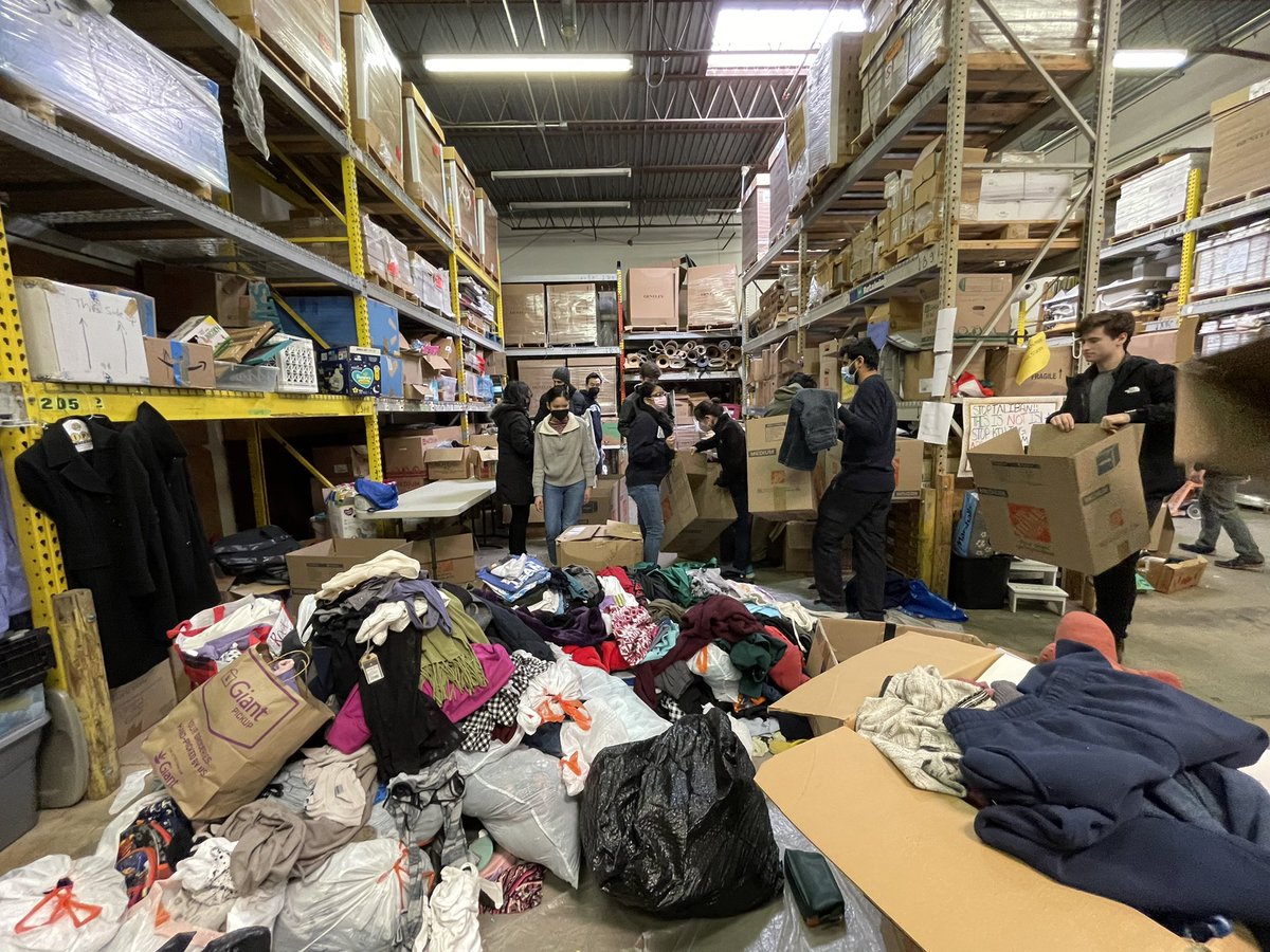 GeorgetownSVA's tweet photo. Twenty student veterans and @georgetown allies came together to help out at the @AYRFoundation today! Continuing our commitment to service!

#SVAChapterofTheYear
#VeteransForOthers
@GeorgetownSVA https://t.co/KxZZy5ud5y