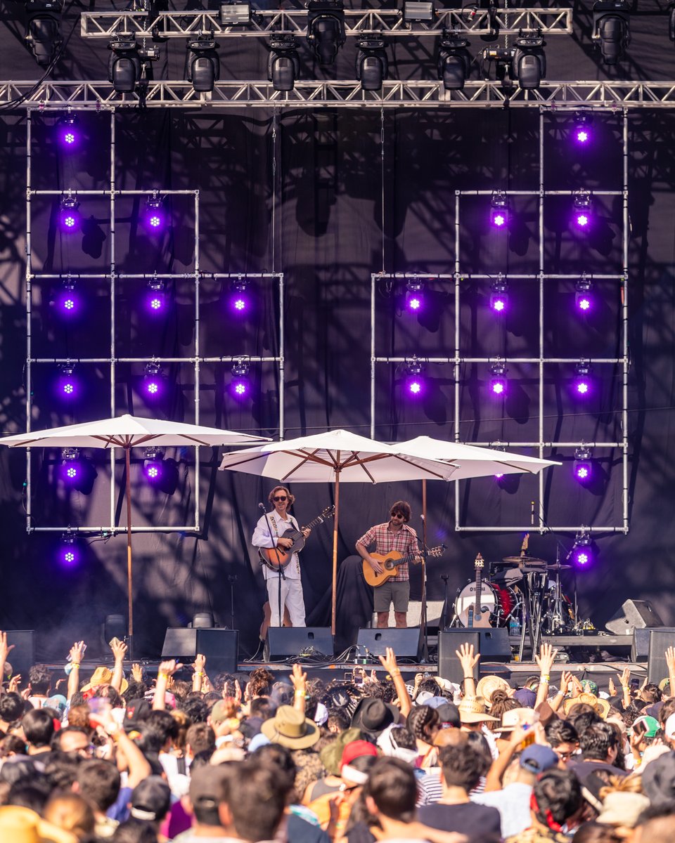 Bahidora's tweet photo. De lo más esperado del carnaval, la gente llena de de amor a Kings Of Convenience en #Bahidorá10 🫂💓 https://t.co/P07pLExZ5w