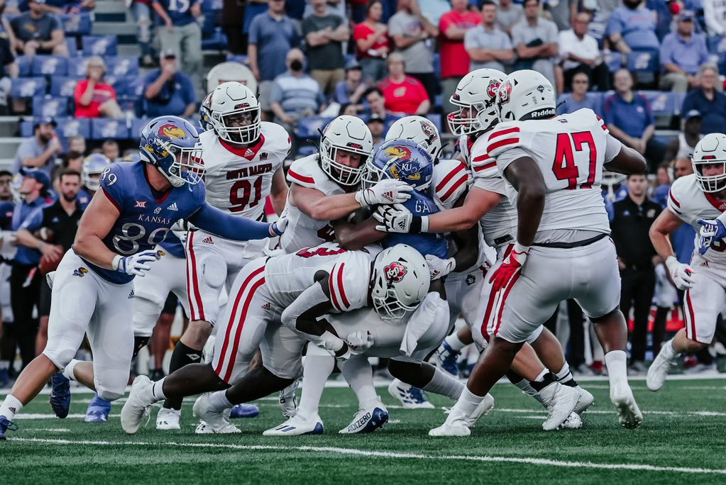 #AGTG After a great conversation with Coach Bob Nielson and <a href="/CoachTJohansen/">Travis Johansen</a> I’m blessed to receive my second D1 offer from <a href="/SDCoyotesFB/">South Dakota Football</a> 

#GoYotes